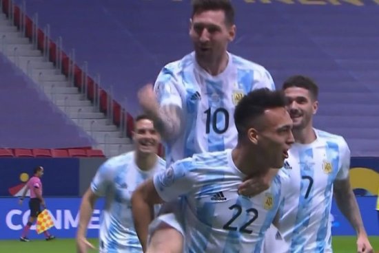 梅西助攻劳塔罗破门<em> 阿根廷</em>暂1-0领先哥伦比亚