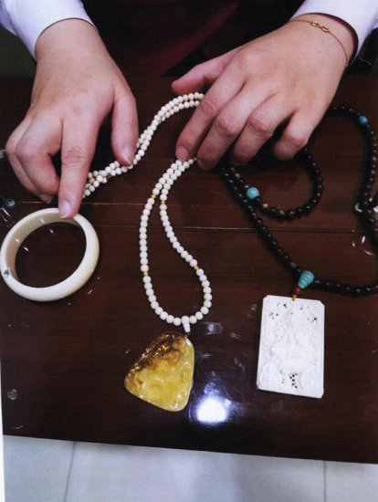 重庆一<em>珠宝设计</em>师朋友圈售卖象牙、虎牙等制品，被公诉
