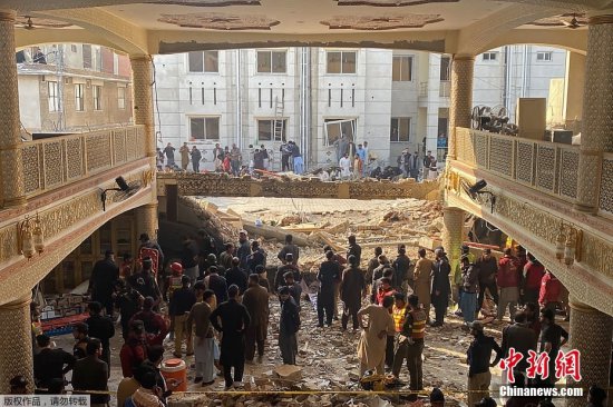 直击巴基斯坦清真寺爆炸现场<em> 整面墙壁</em>被毁