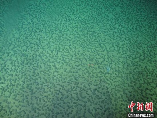 <em>中国最新</em>完成7次“奋斗者”号载人深潜作业 最深达7735.9米