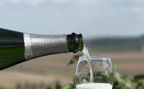 法国人急了 规定“香槟”为特定产区出产的起泡<em>酒</em>