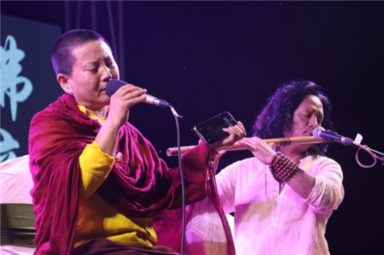 乌兰图雅放歌“蓝毗尼国际和平音乐节” 祝中尼友谊长存