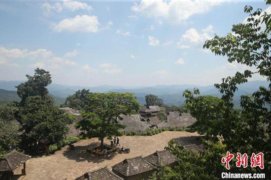 云南发布10条主题旅游线路 覆盖近100个景区景点
