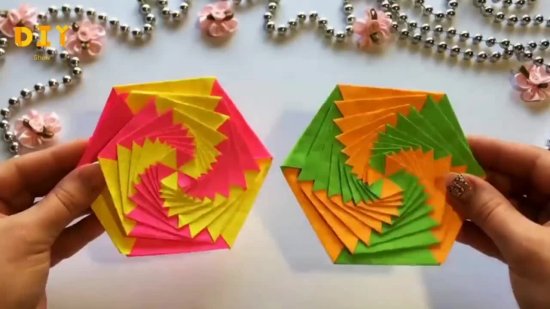 手工<em>折纸</em>教学，彩色螺旋花的<em>折纸方法</em>！