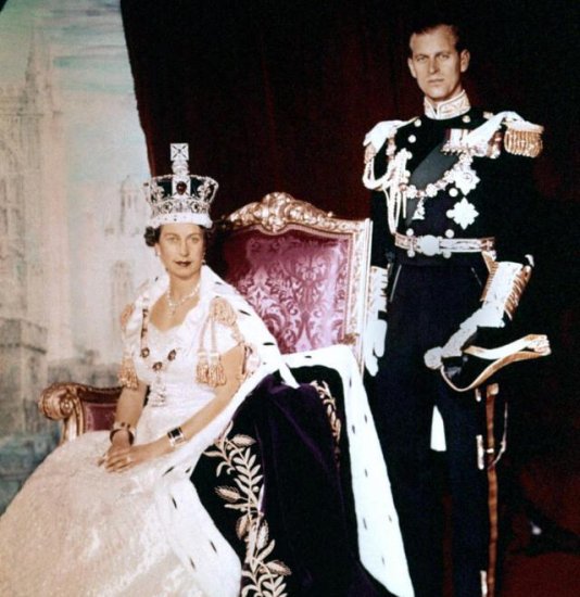 菲利普亲王传奇：从拥有王位继承权的希腊王子，到英国女王的...
