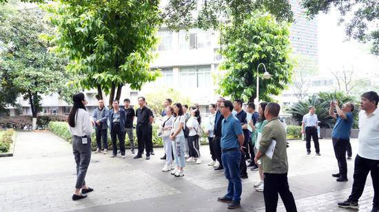 山西和顺县校长考察团来访重庆市两江中学校