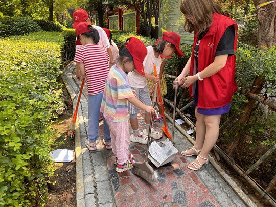 郑州市广电社区：“小小卫士”助力美丽家园建设