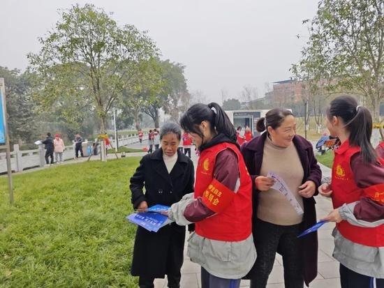 重庆科学城白市驿第一中学校开展“学雷锋”志愿服务活动