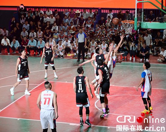 <em>贵州省</em>第二届“美丽乡村”篮球联赛总决赛在台盘火热进行