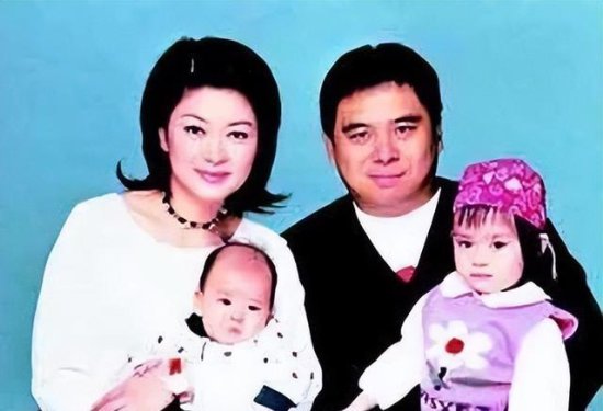 吉雪萍近况，她与老公以及女儿的罕见合影，她的爱情家庭一切都...