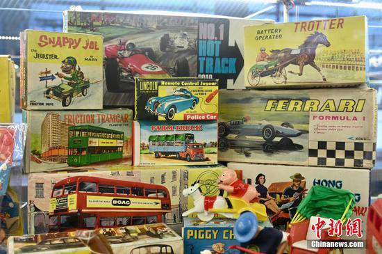 <em>香港</em>中环街市<em>怀旧</em>玩具展呈现不同年代玩具发展