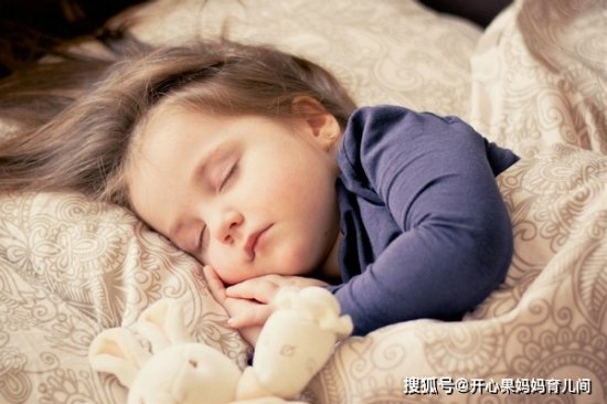 <em>宝宝1周岁</em>以内，<em>睡觉</em>时若有这三种表现，代表大脑发育很好，恭喜