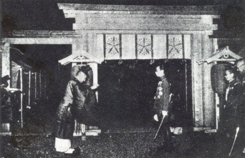 溥仪/伪满洲国在学校的《学则》中，强行将日语定为国语。