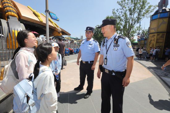 北京通州警方优化<em>安保服务</em>措施迎暑期大客流