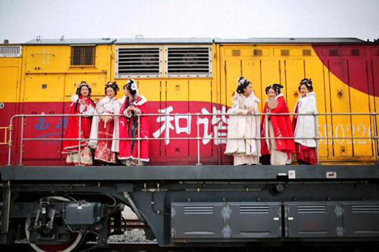 西安国际港站欢庆“三八”妇女节活动