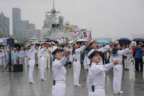 “海军成立75周年系列宣传教育”活动在上海举办