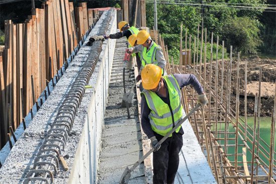 312国道项目JR1标全线桥梁下部结构施工完成