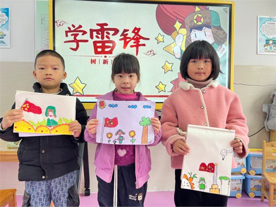 定南县第四公办示范幼儿园开展学雷锋活动
