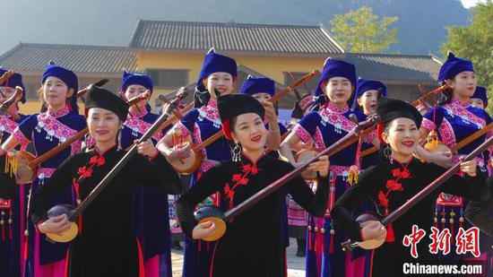广西龙州天琴弹天籁 文化共传承