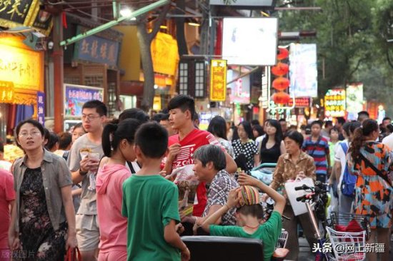 <em>新疆餐饮</em>行业之现状，向来如此还是人口流失？