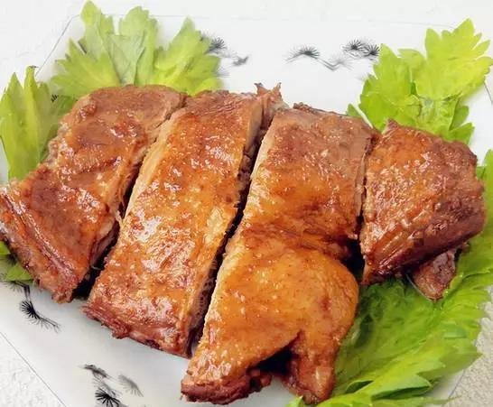 家味美食：<em>砂锅</em>板栗烧<em>牛肉</em>，煎鱼，鸡汤虾丸面，特色鸭腿的做法