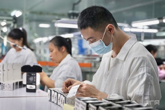 福建漳州：小小钟表转动亿级产业