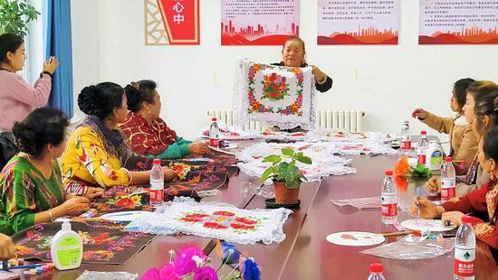 精河县：刺绣培训助力农村妇女增收致富