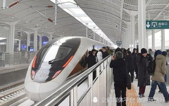 阳江<em>女人坐</em>高铁去广州旅游，抵达只要一个半小时，倍感欣喜