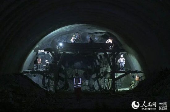 宣杨高速控制性工程竹园隧道贯通，<em>宣威境内</em>将于明年二月通车