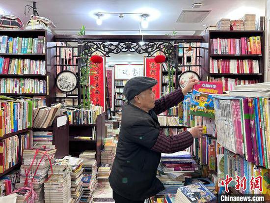 上海小朱书店“危机”引关注 爱书人的“<em>淘宝</em>”之地初心依“旧”