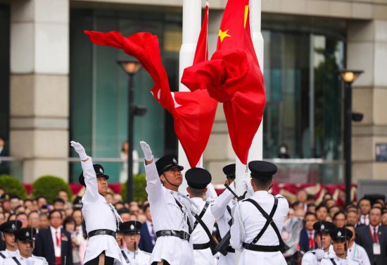 <em>香港回归</em>祖国26周年升旗仪式
