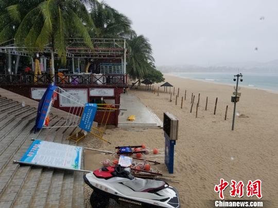 “杨柳”掠过海南岛 市民游客夸赞“好台风”