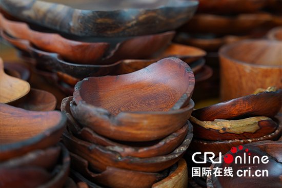 古色古香的老挝<em>红木制品</em>现身东博会