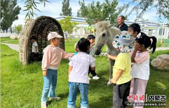 “骑”乐<em>无穷</em> 马术特色课程走进内蒙古牧区幼儿园