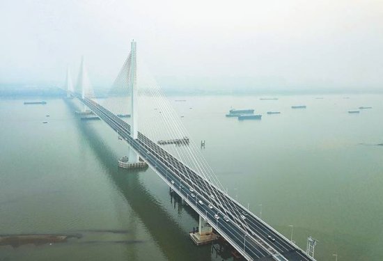 世界首座轻型钢混<em>结构</em>斜拉桥——南京江心洲长江大桥正式通车