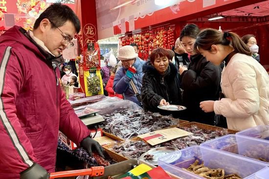西安年·最中国 | 新城区年货市场“红红火火”涌动活力