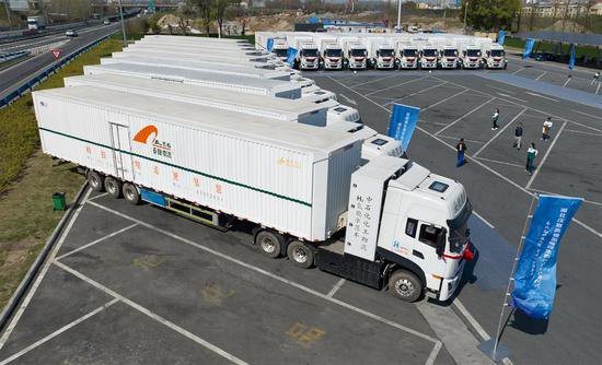 <em>湖北</em>首条氢能源生态示范线投运 30辆重卡“氢”装上路