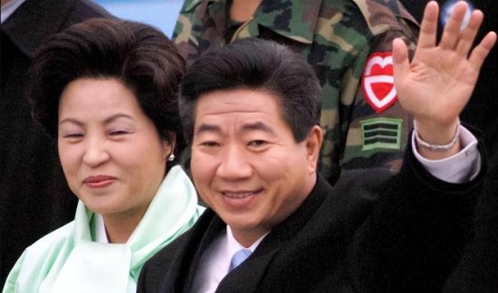 2009年，韩国前<em>总统</em>卢武铉跳崖身亡，女儿入狱，儿子在中国工作