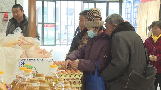 轮台县：中心农贸市场热闹开业