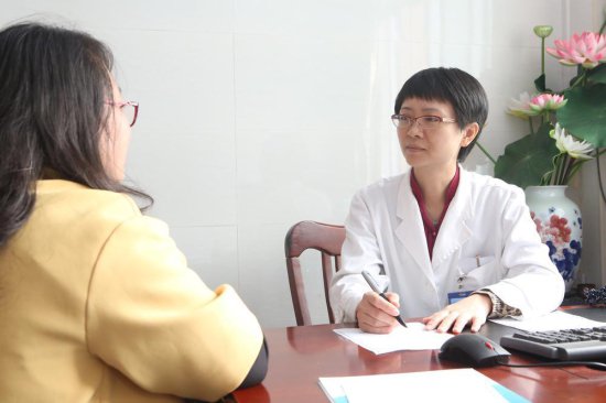 中国医师节 | 三个女医生用温柔守护生命