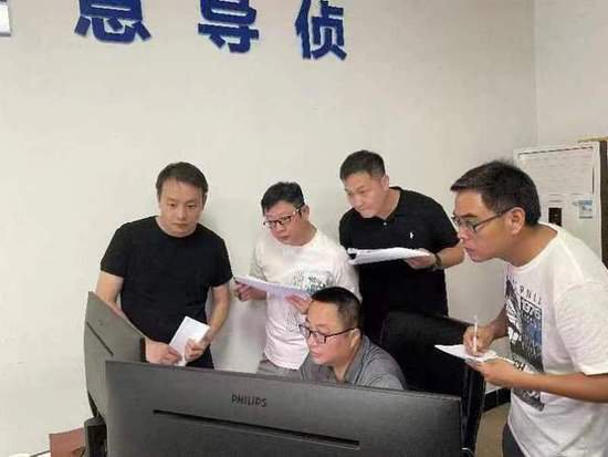 上海警方全链条摧毁一新型“一条龙”制贩假证犯罪团伙