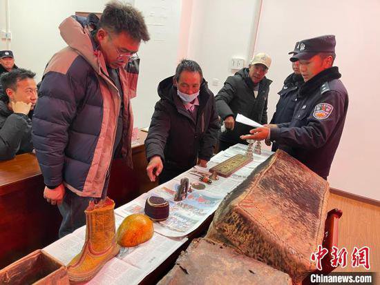 西藏警方侦破三起<em>寺庙</em>佛塔文物盗窃案 追回文物80余件