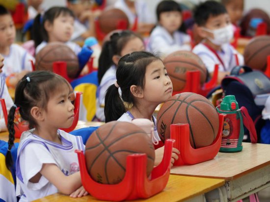 一所校园篮球特色<em>学校</em>的“心跳”