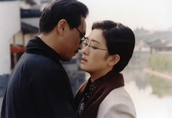 1994年上映，<em>巩俐</em>破尺度表演，即使删减40分钟，但<em>电影</em>依旧经典