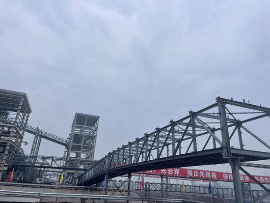 上海宝冶达钢原料EPC<em>总承包项目</em>M205通廊开始吊装