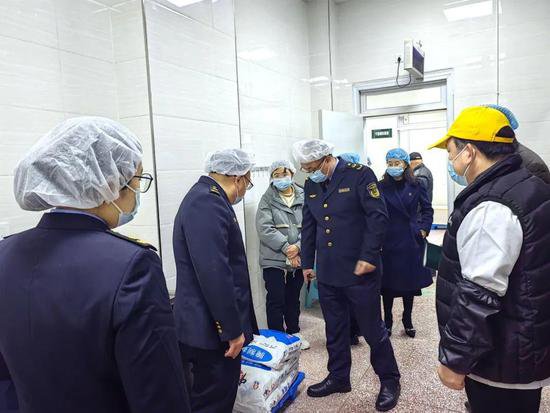 渝北区实验中学校迎接川渝校园食品安全专项整治交叉检查