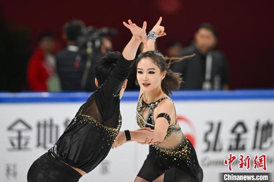 2023中国杯世界<em>花样</em>滑冰大奖赛上演“冰面起舞”