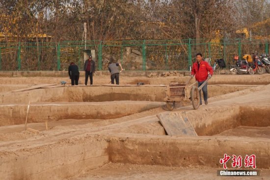 镐京遗址发现西周时期<em>排水管道</em>及道路遗迹