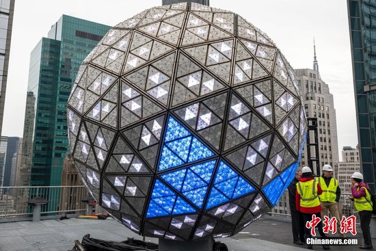 纽约时报广场新年倒计时<em>水晶球</em>以全新灯光图案亮相