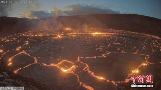 一个月之内再度喷发！美国夏威夷基拉韦厄火山警报级别提高，...